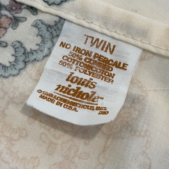 Louis Nichole designer vintage twin sheets in excellent condition. Four pieces. - Picture 8 of 12